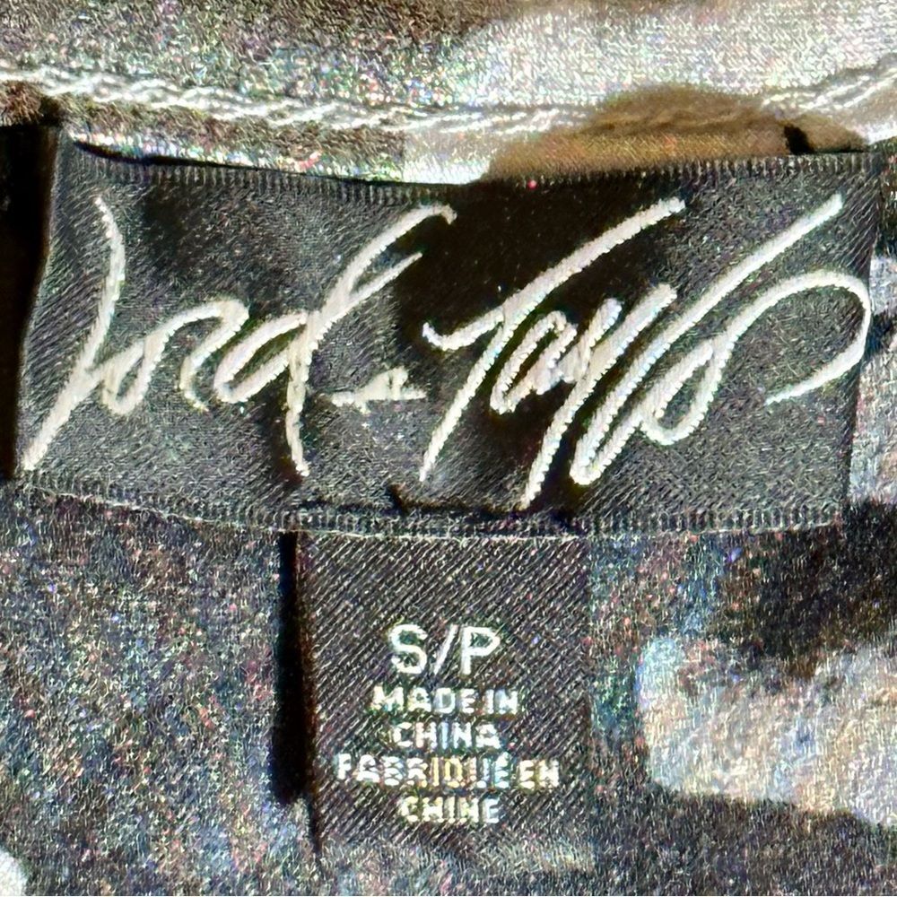 🌟 NWOT Lord & Taylor 424 Fifth Metallic Silver Rose Burnout Sleeveless Tank - Picture 2 of 6